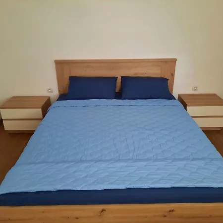Apartment New Modern 1 Bedroom With Free Parking *