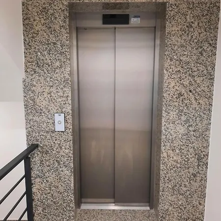 New Modern 1 Bedroom With Free Parking