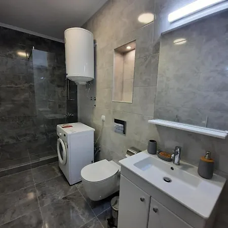 Apartment New Modern 1 Bedroom With Free Parking