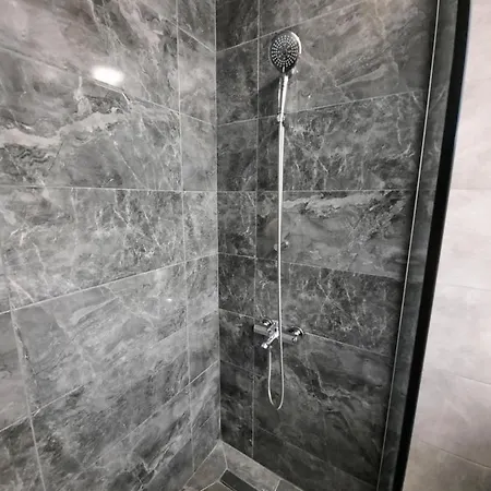 Apartment New Modern 1 Bedroom With Free Parking